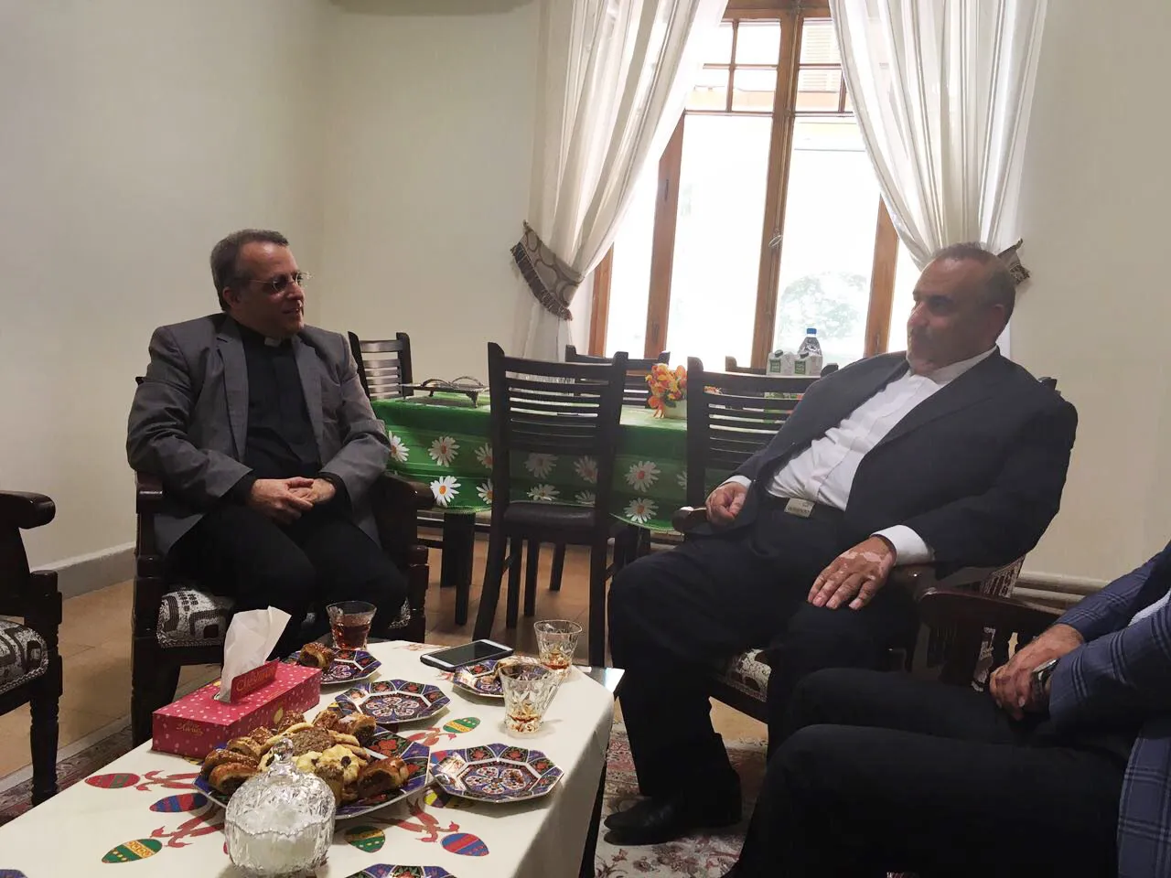 ملاقات رئیس کمیته ادیان و تشکل‌ها با اسقف اعظم کاتولیک ایران