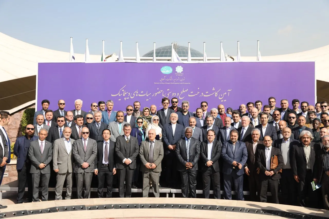 آیین کاشت درخت صلح و دوستی با حضور هیأت‌های دیپلماتیک