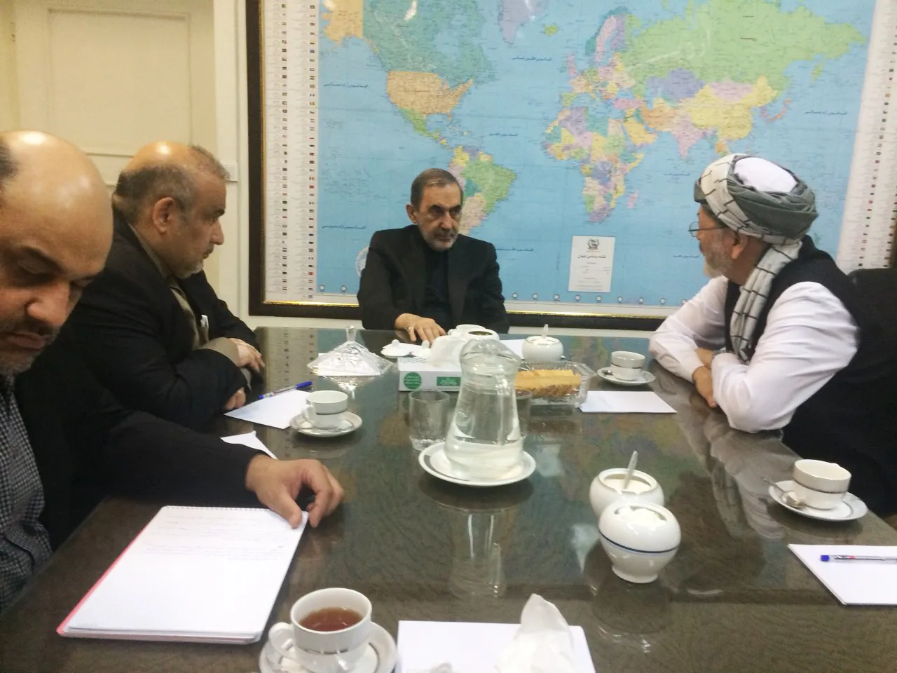 نشست رهبر حزب وحدت اسلامی افغانستان با آقای دکتر ولایتی