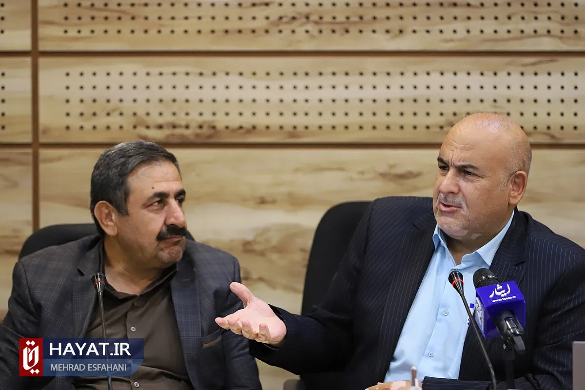 نشست هم‌اندیشی دبیران تشکل‌های ایثارگری و مدیرعامل بیمه دی