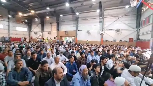 اشتراک در نماز جمعه واقع در فرحزاد